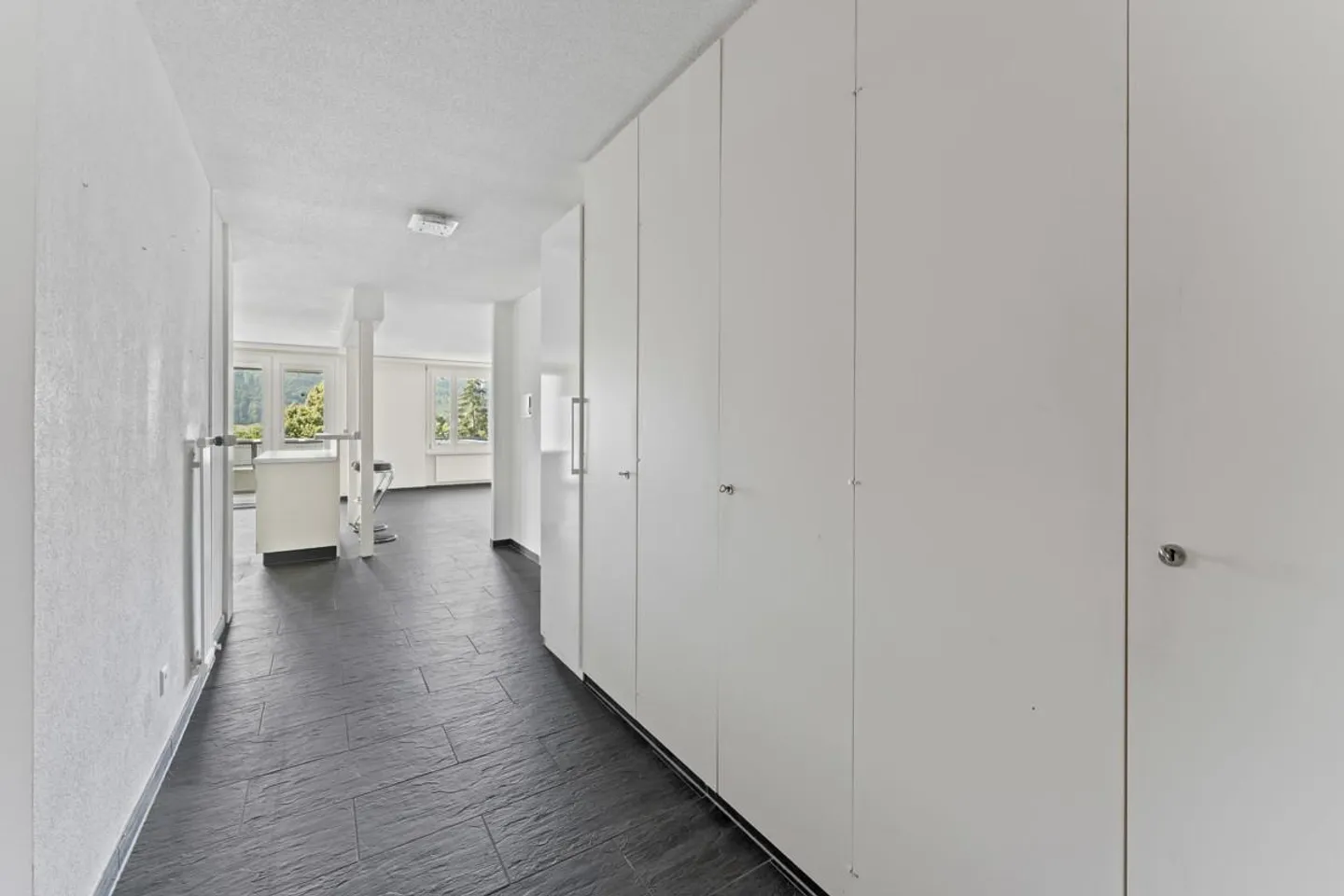 Well-kept, spacious and ready to move in - Photo 5 of 9