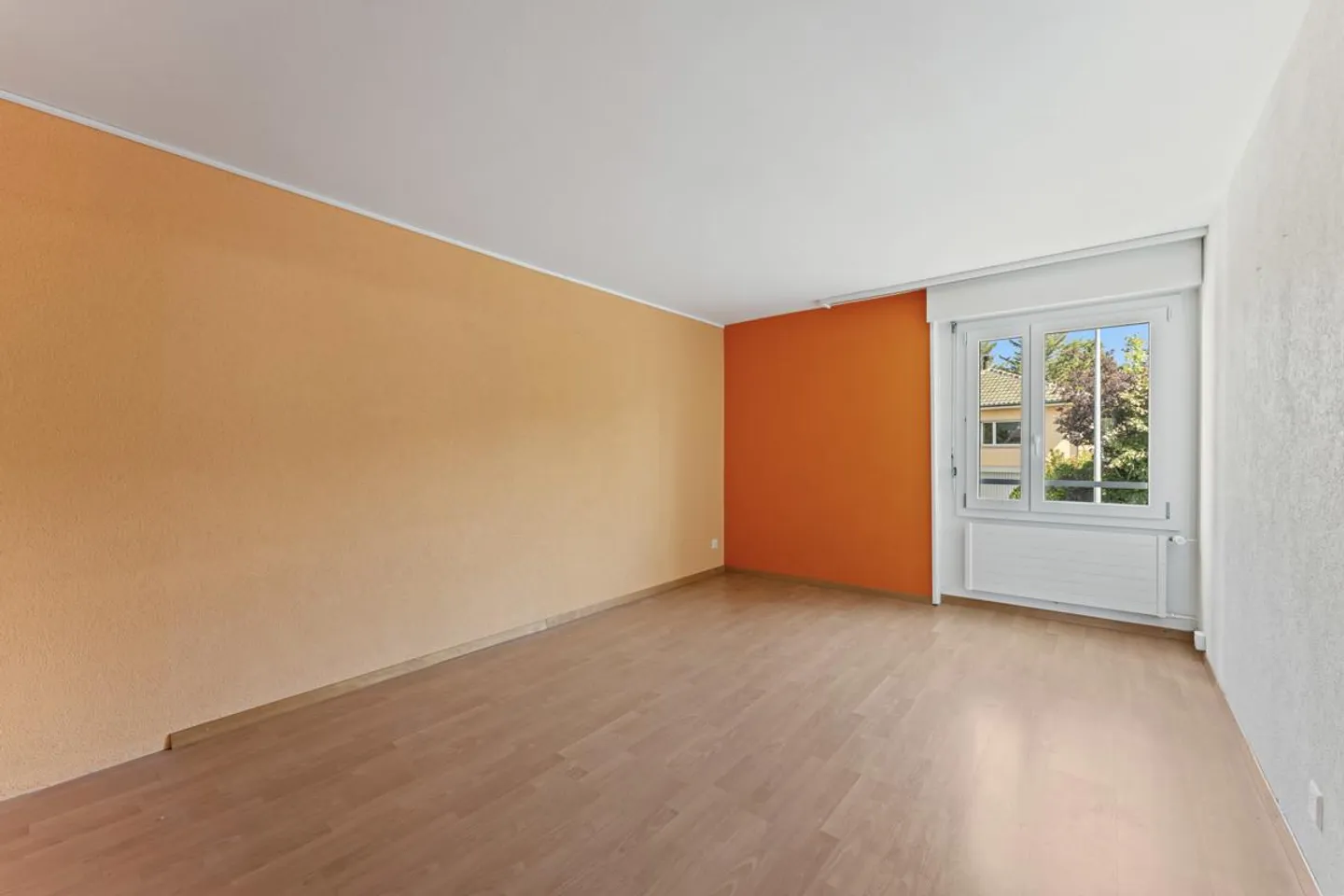 Well-kept, spacious and ready to move in - Photo 6 of 9