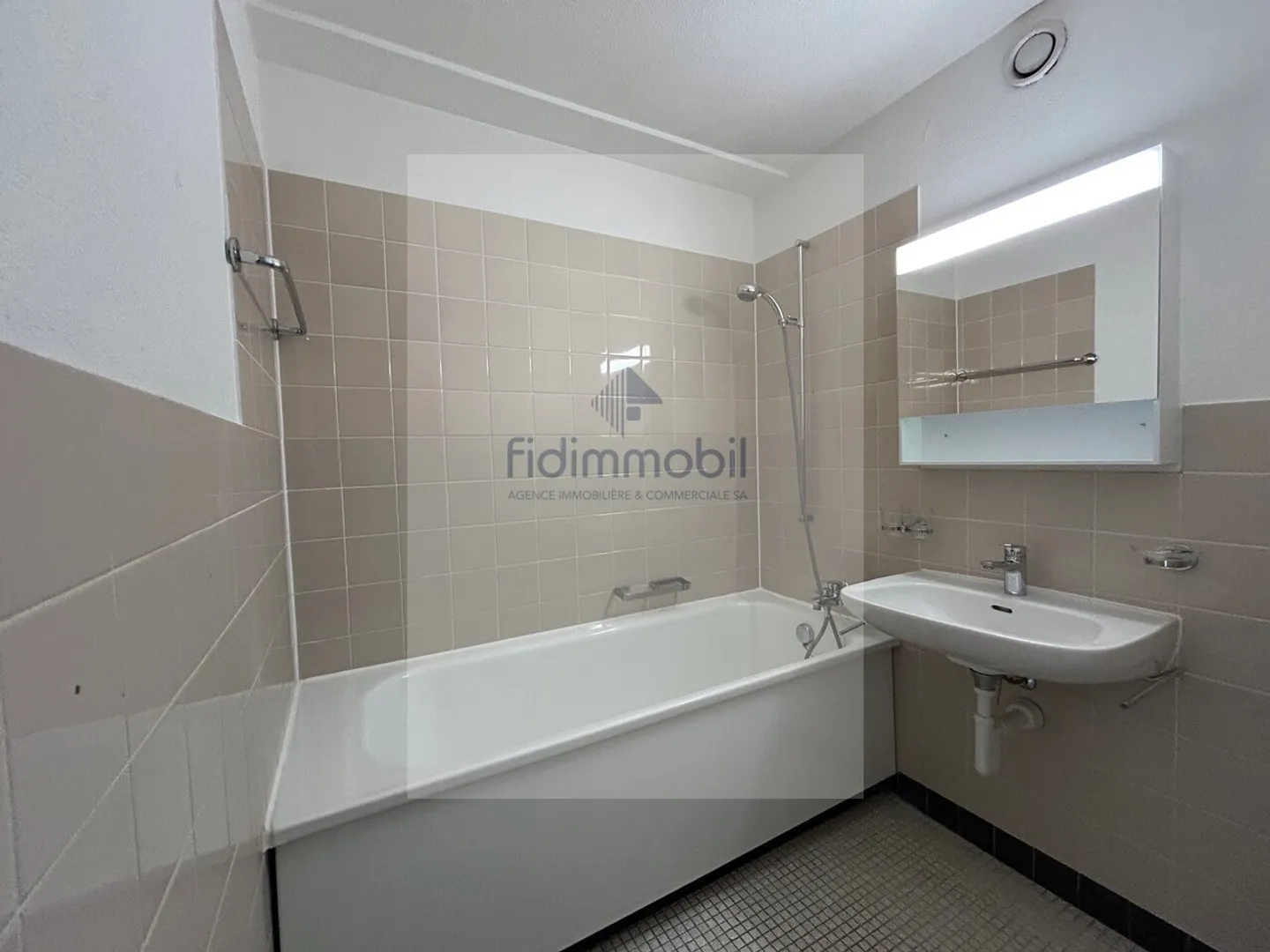 «SCHÖNE WOHNUNG IN RUHIGER GEGEND MIT BALKON» - Foto 10 von 12