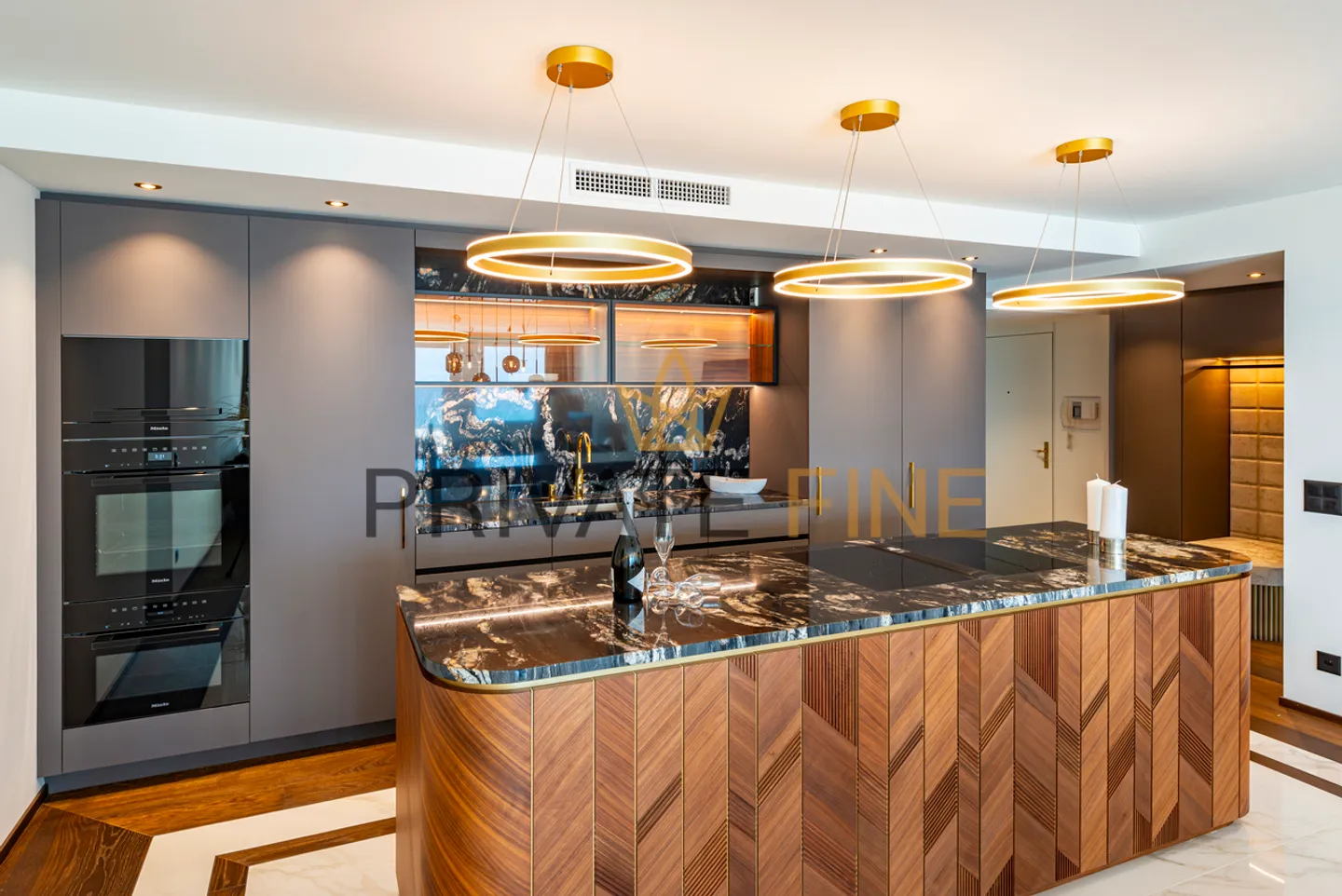 New luxury residence above the lake with garden and panoramic views - Photo 3 of 7
