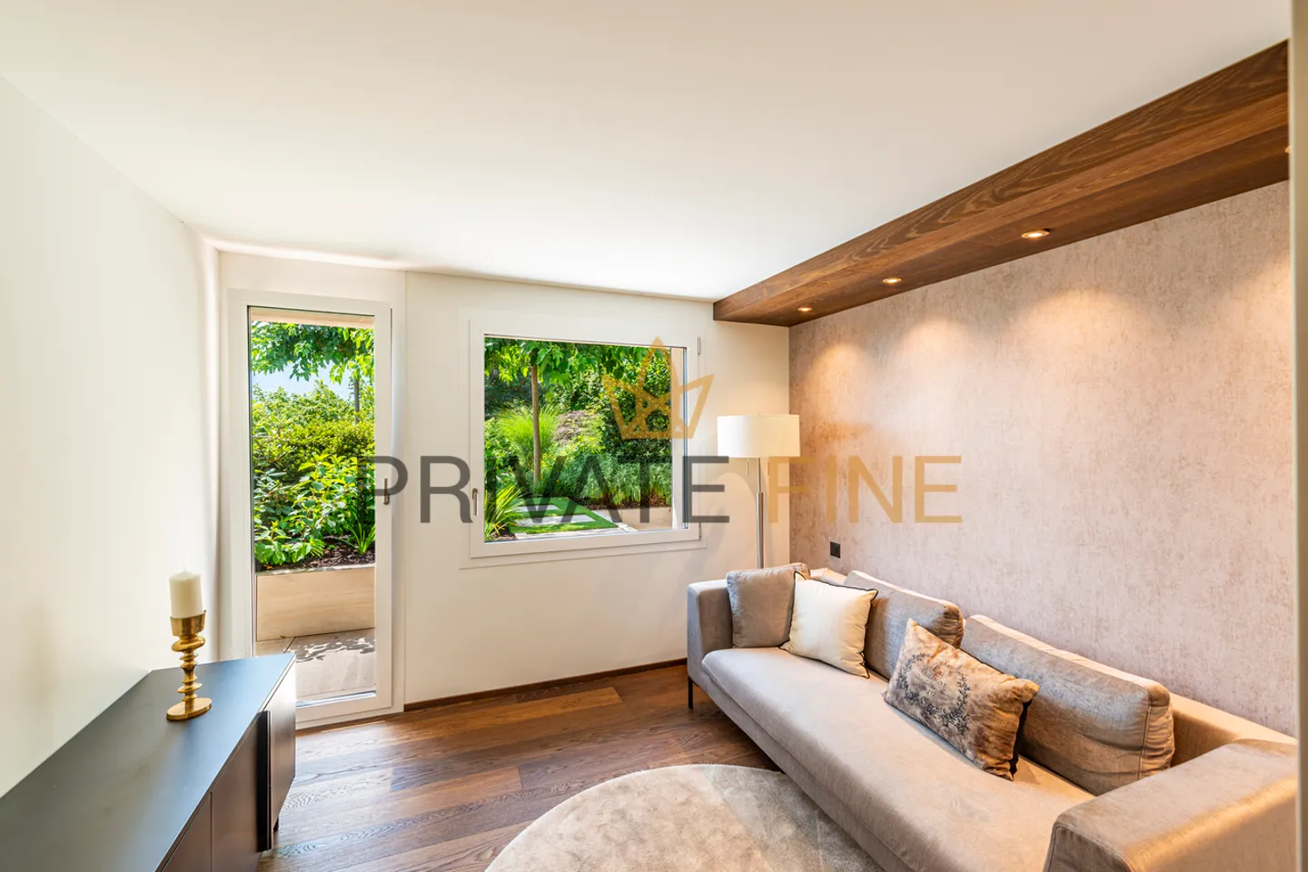 New luxury residence above the lake with garden and panoramic views - Photo 4 of 7