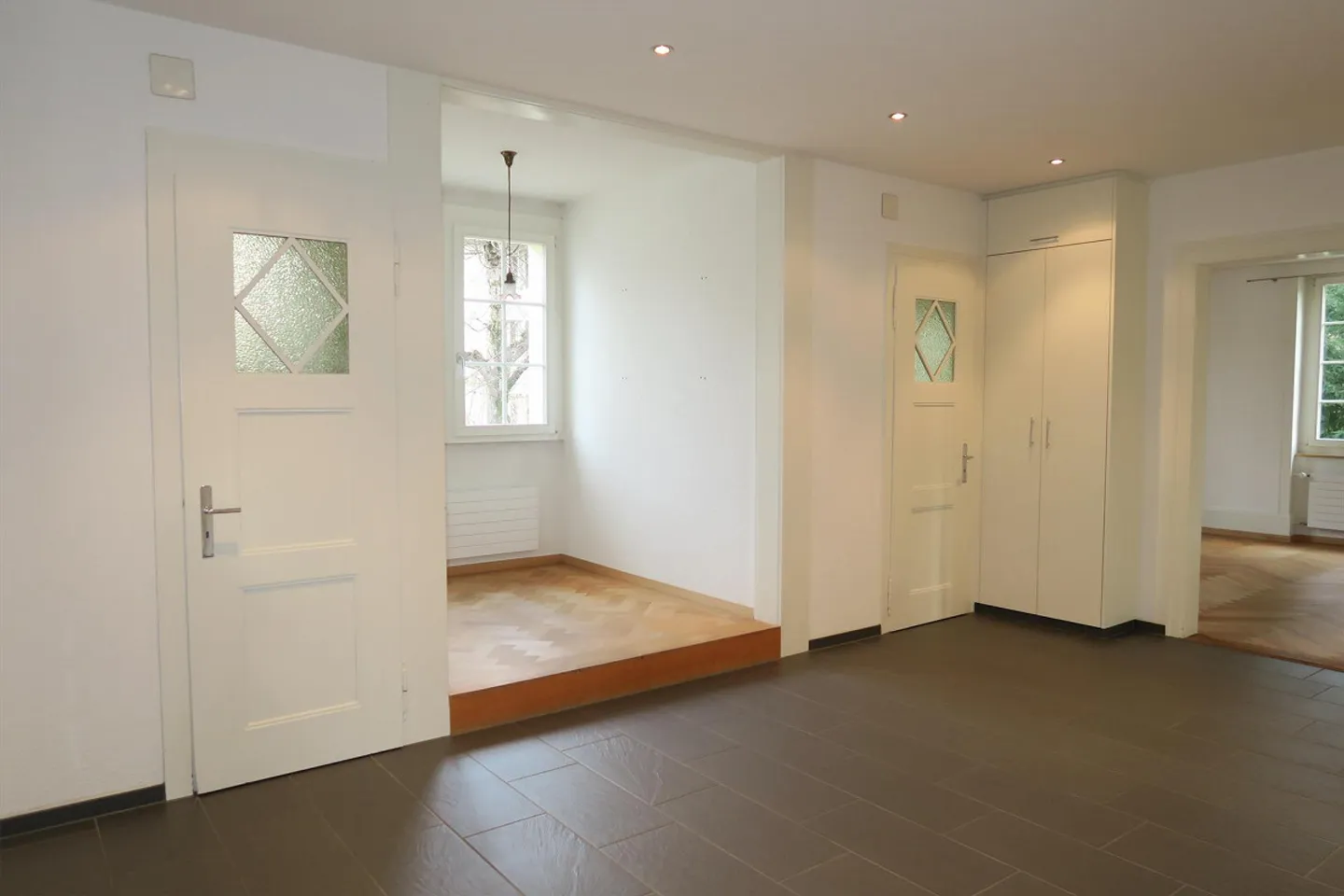 Appartement ancien élégant dans un emplacement central - Photo 3 sur 7