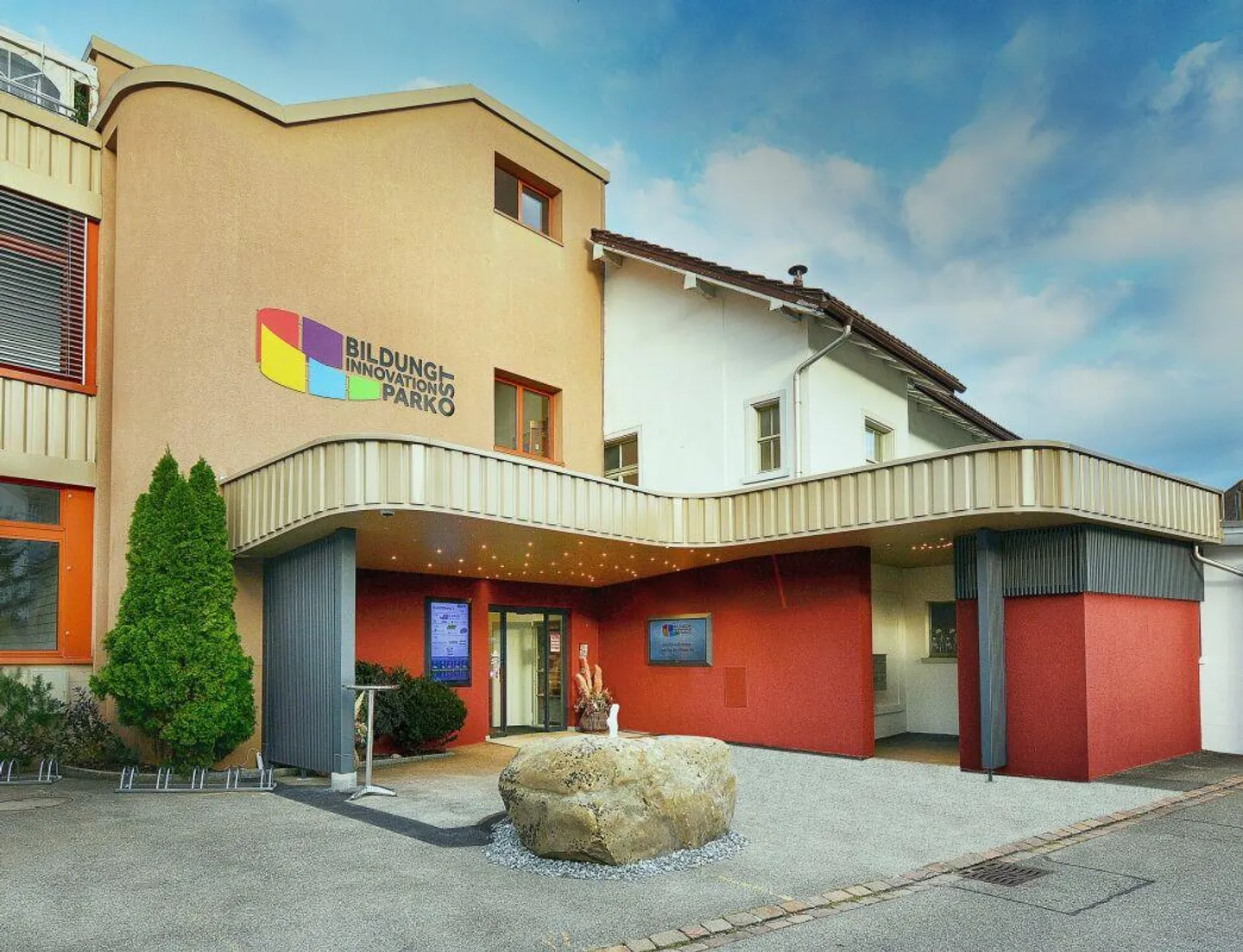 Private, Quiet Office with Co-Working Space Character - Photo 3 of 7