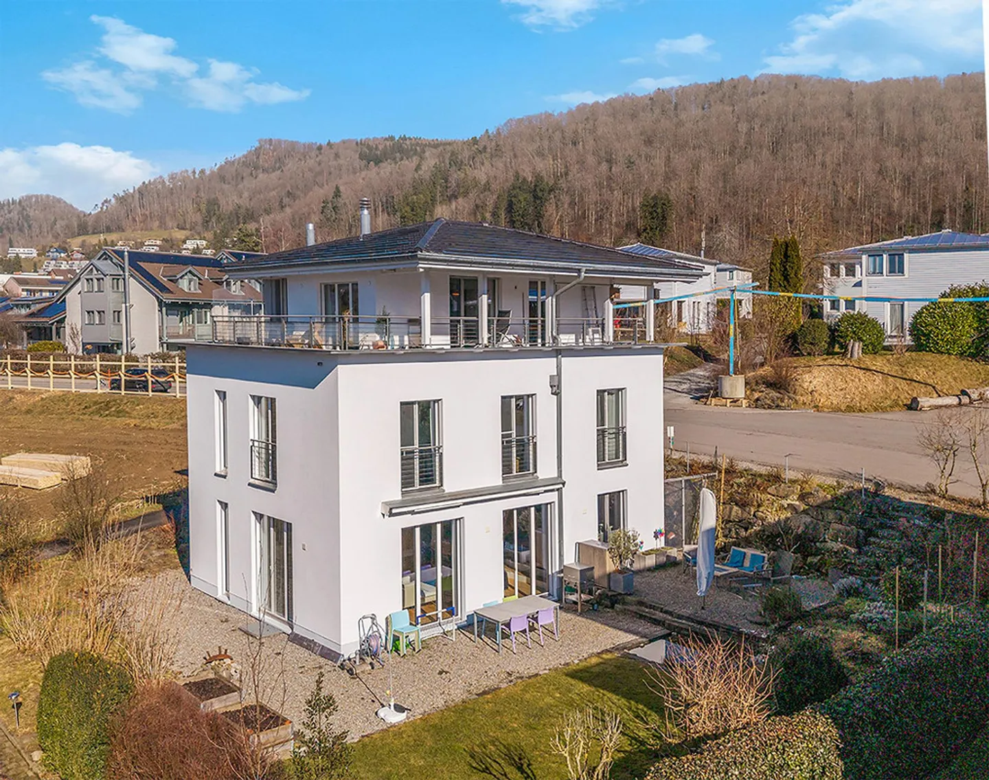 Maison individuelle ensoleillée avec oasis de jardin - Photo 1 sur 5