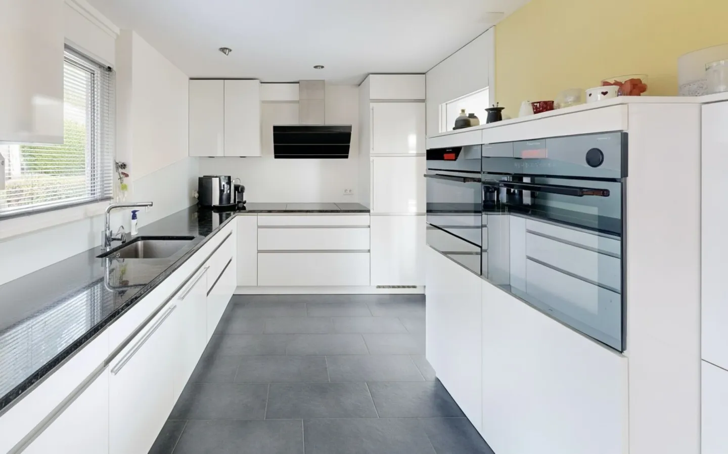 UNIQUE SINGLE-FAMILY HOUSE IN HERRENSCHWANDEN - Photo 3 of 18