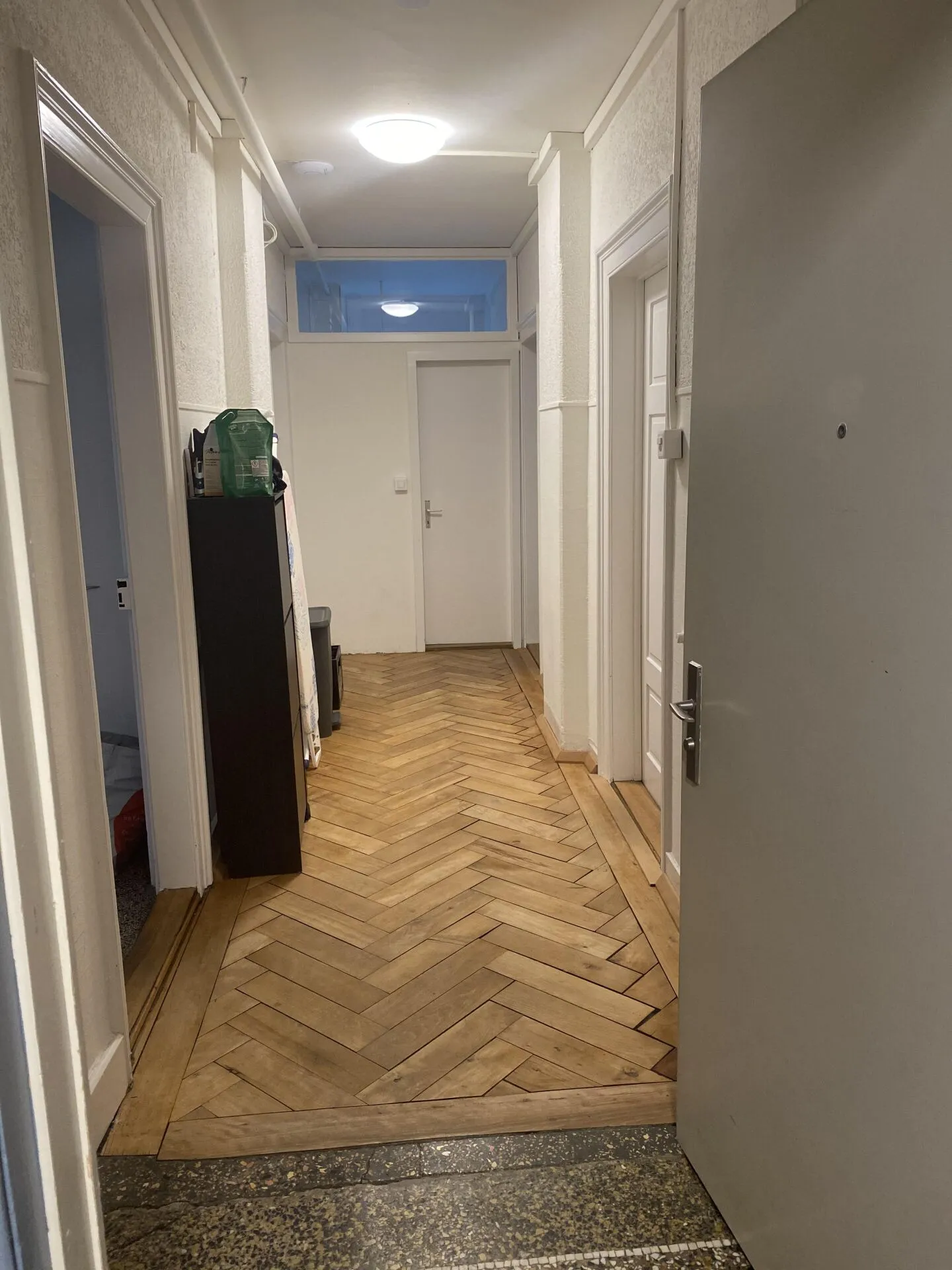 Grosszügiges & möbliertes Zimmer im Altbaustil, zentral gelegen, 2.OG, Zimmer 2 - Photo 4 of 6