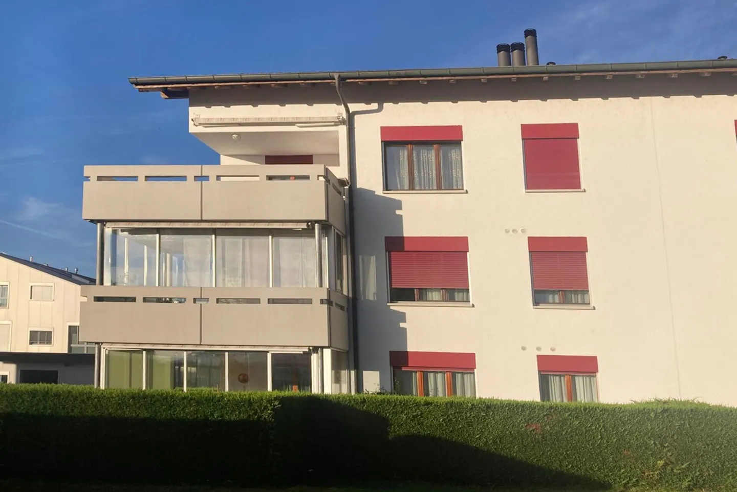Appartamento per famiglie con balcone e posto auto in garage - Foto 1 di 8