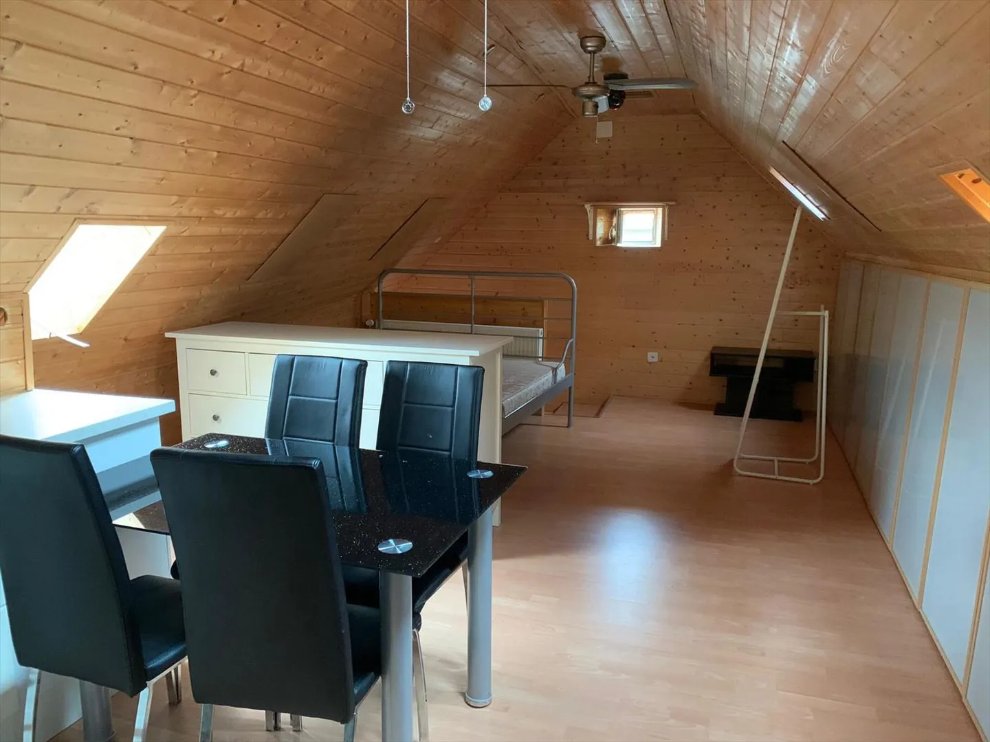 Chaux-de-Fonds, affascinante monolocale arredato in mansarda - Foto 2 di 9