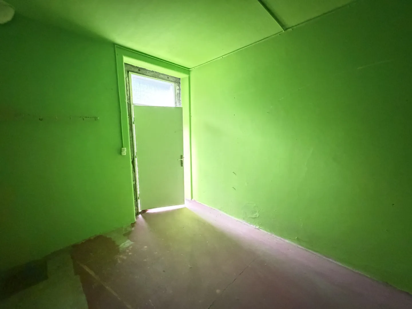 Ideal for storage or workshop - Photo 2 of 4