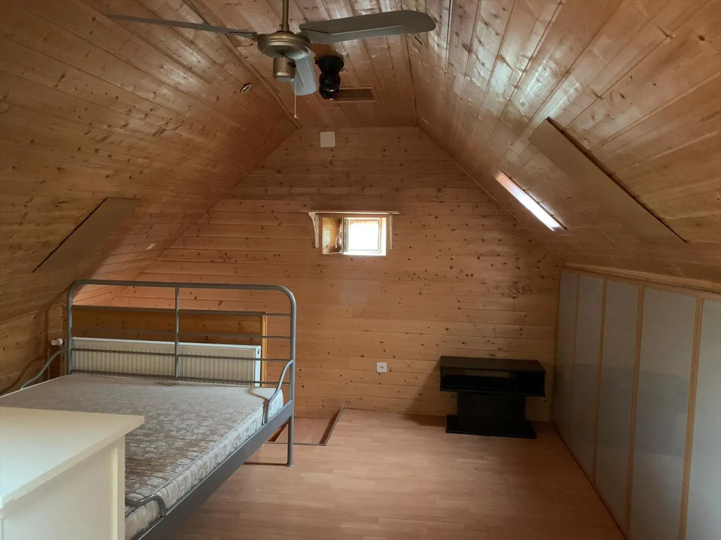 Chaux-de-Fonds, affascinante monolocale arredato in mansarda - Foto 3 di 9