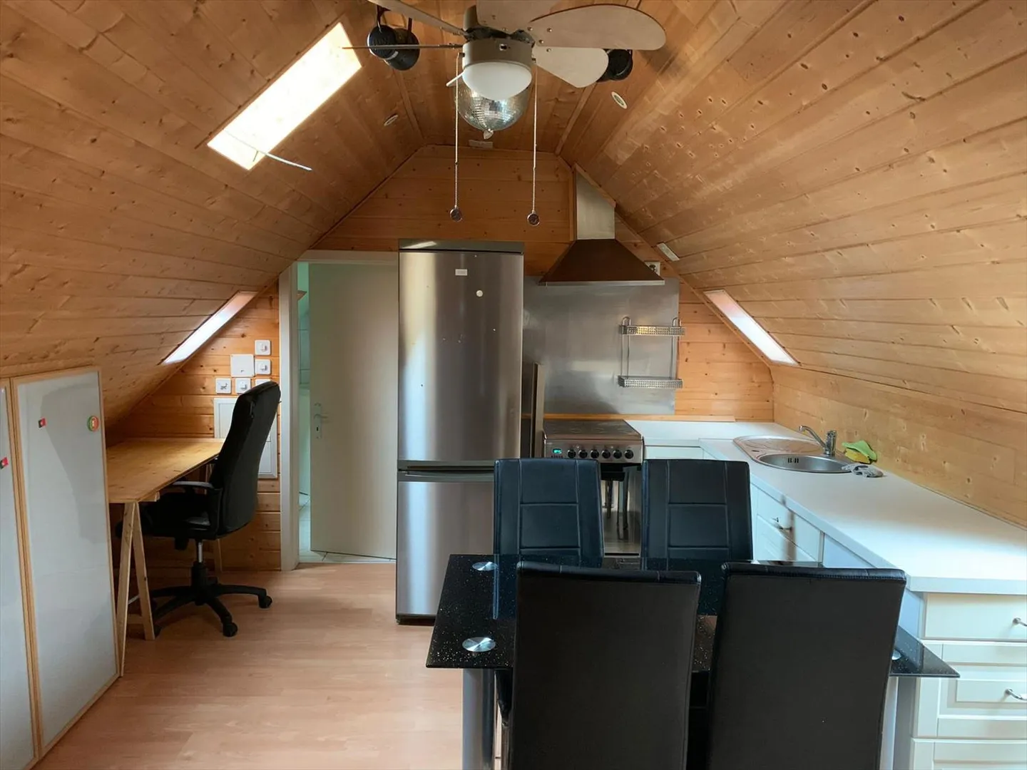 Chaux-de-Fonds, affascinante monolocale arredato in mansarda - Foto 1 di 9