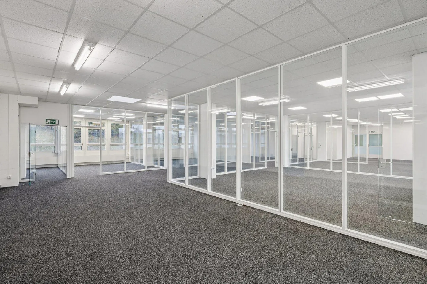 Bureaux prêts à emménager et aménagés pour CHF 90.00/m²/an - Photo 1 sur 13