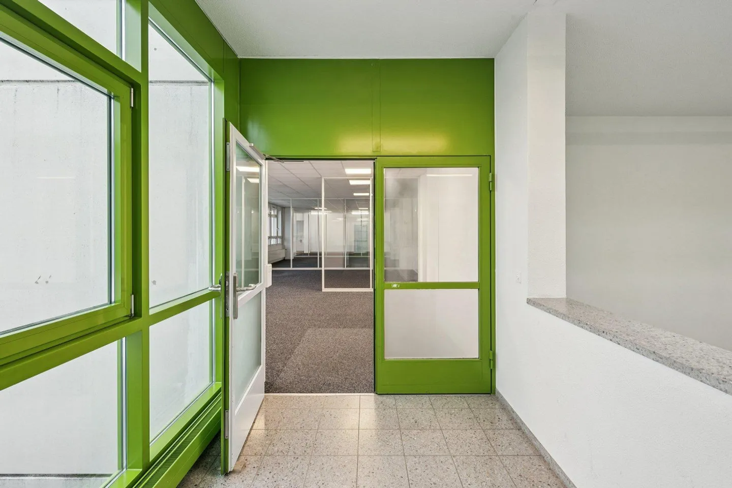 Bureaux prêts à emménager et aménagés pour CHF 90.00/m²/an - Photo 2 sur 13