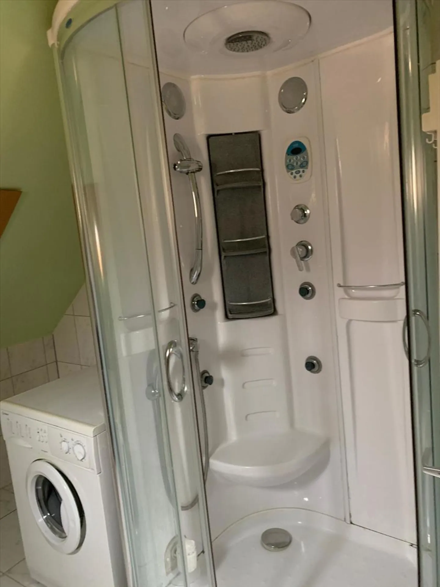 Chaux-de-Fonds, affascinante monolocale arredato in mansarda - Foto 8 di 9