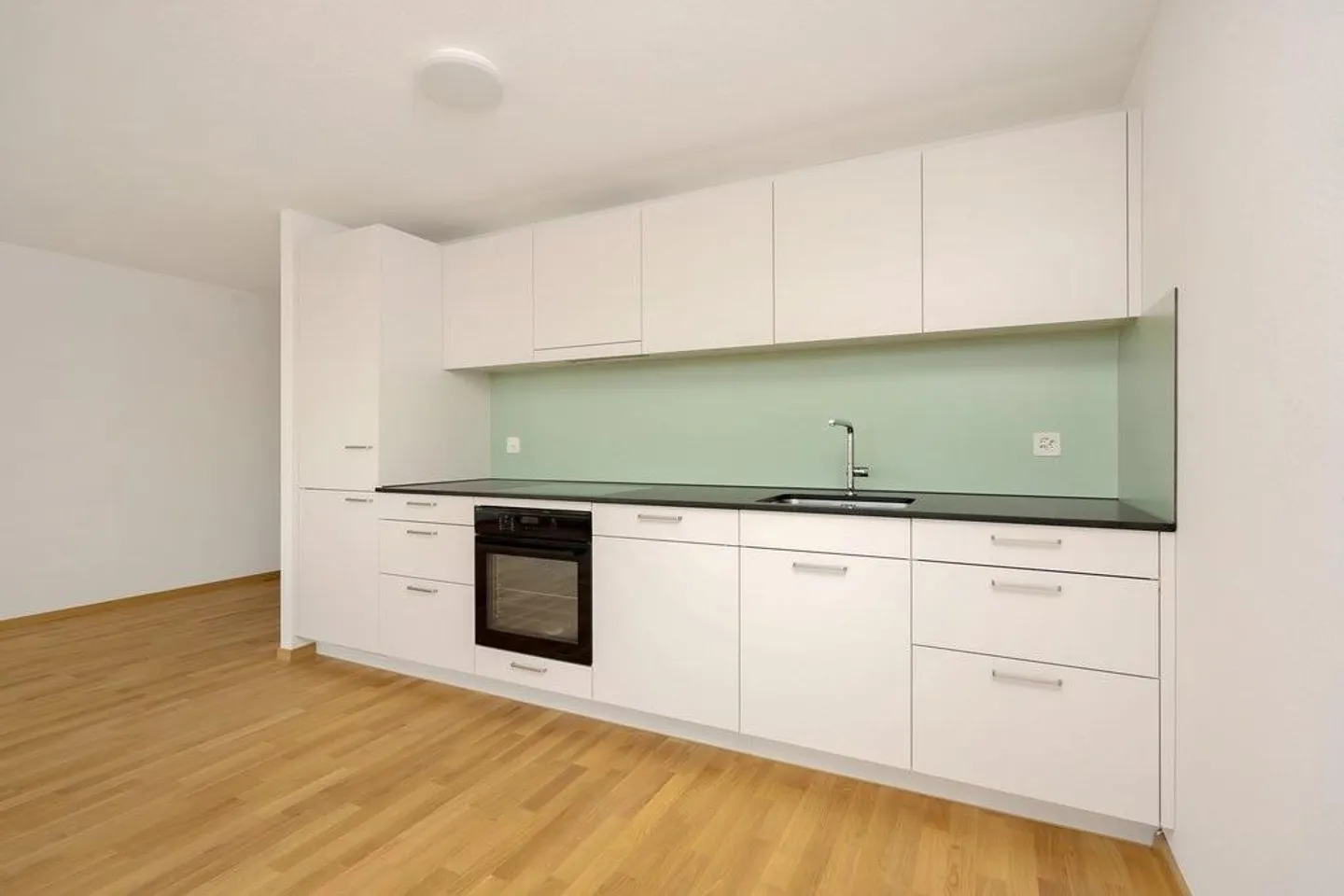 Appartement en maisonette 4.5 rénové au 14ème étage - Photo 2 sur 11