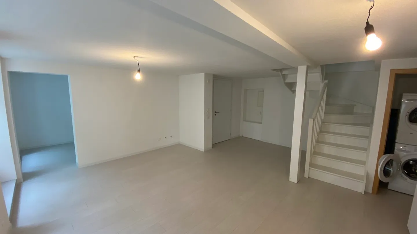 Duplex di 2,5 locali completamente ristrutturato. - Foto 5 di 19