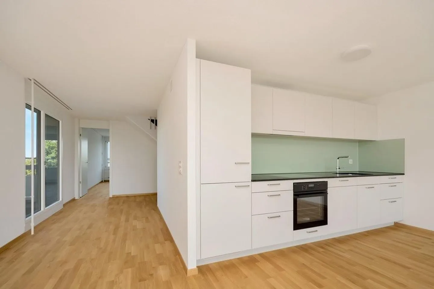 Appartement en maisonette 4.5 rénové au 14ème étage - Photo 3 sur 11