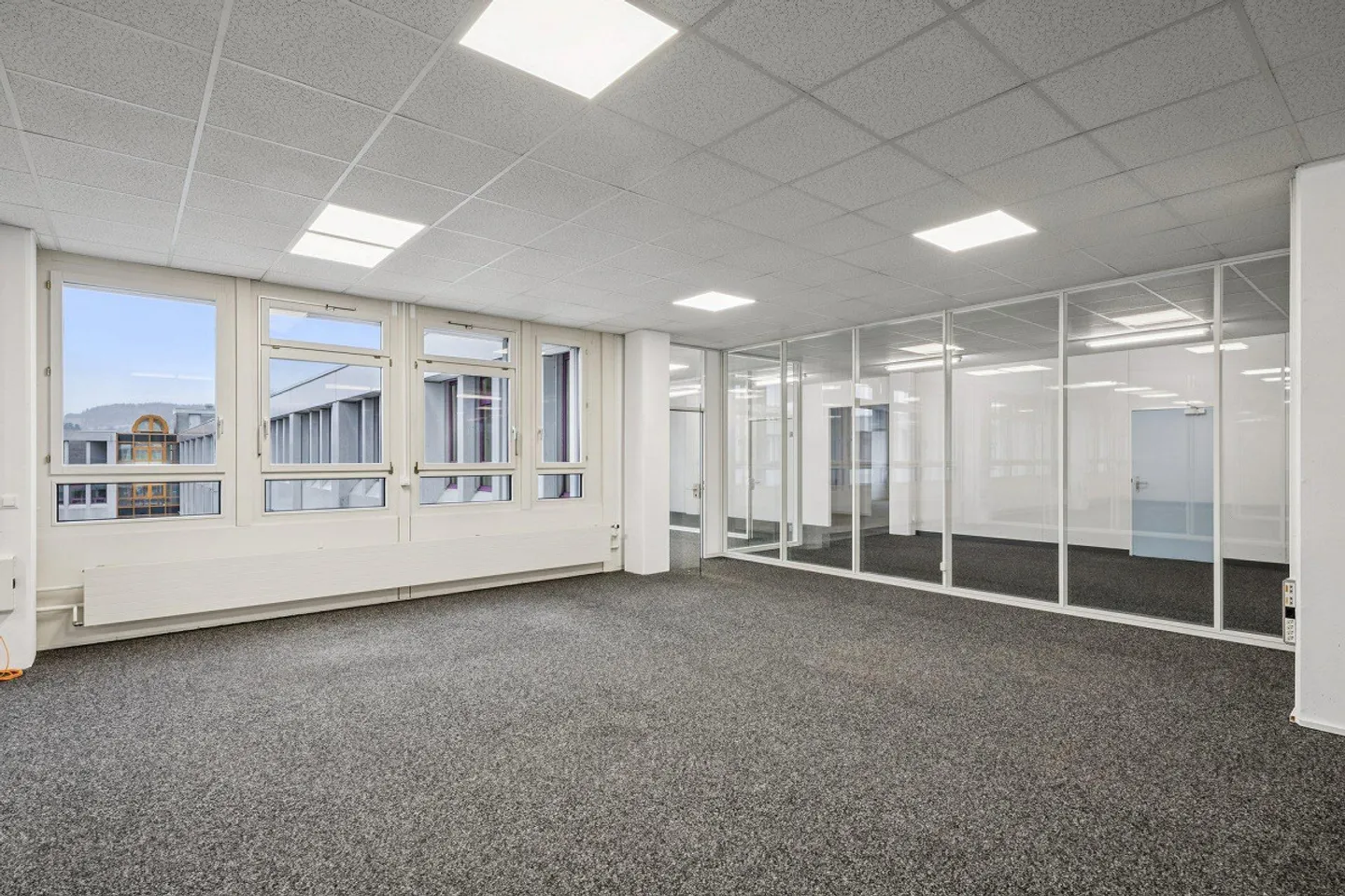 Bureaux prêts à emménager et aménagés pour CHF 90.00/m²/an - Photo 7 sur 13