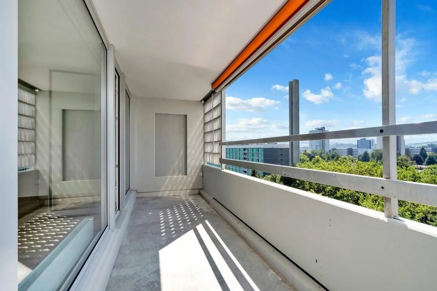 Appartement en maisonette 4.5 rénové au 14ème étage - Photo 1 sur 11