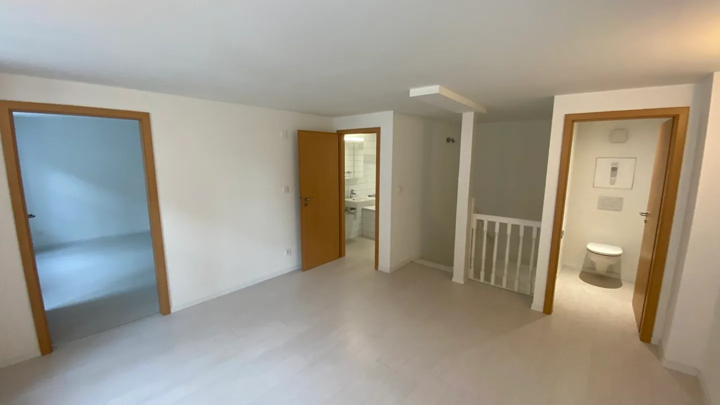 Duplex di 2,5 locali completamente ristrutturato. - Foto 9 di 19