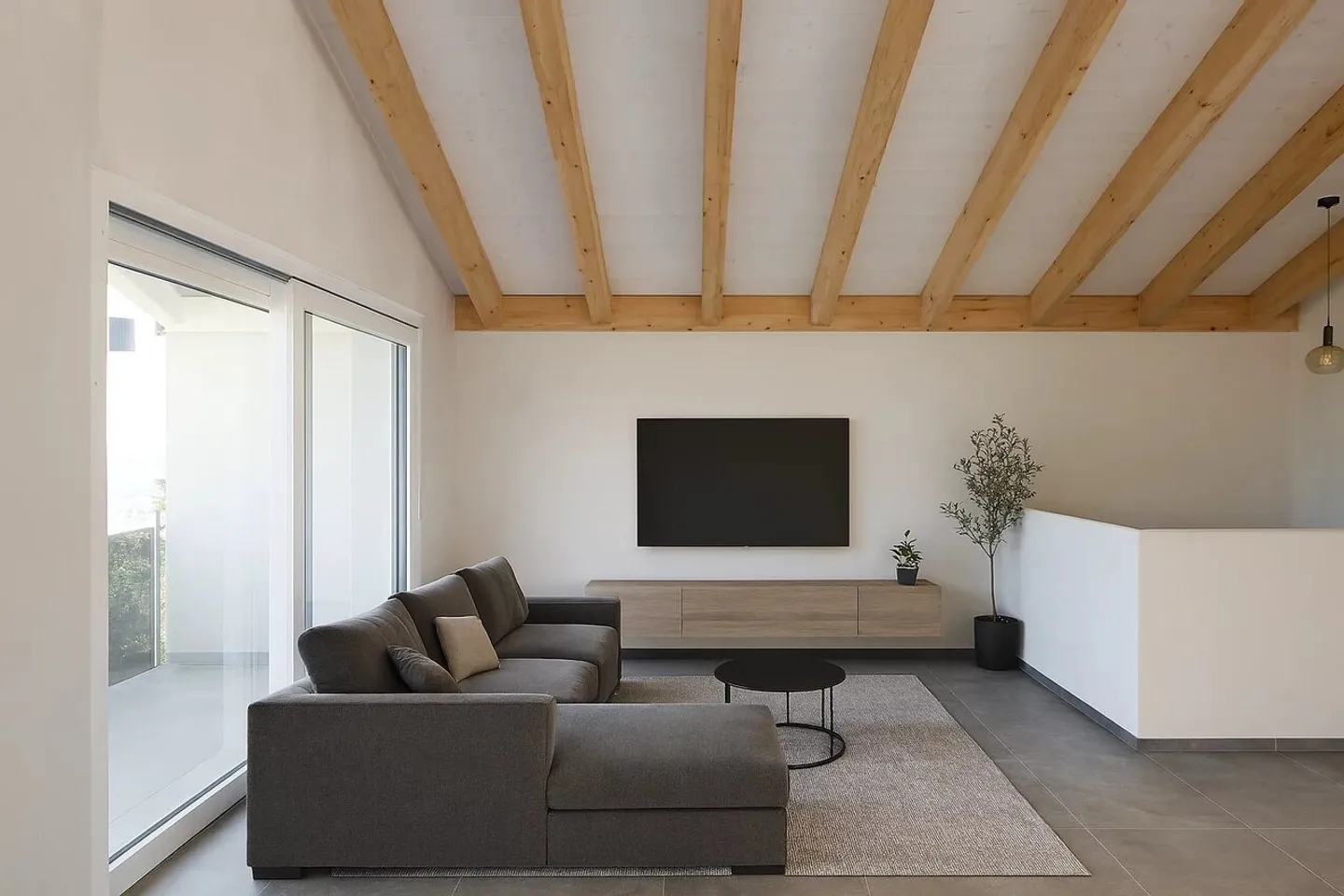 Geräumiges neues Haus mit 4.5 oder 5.5 Zimmern - Foto 3 von 13