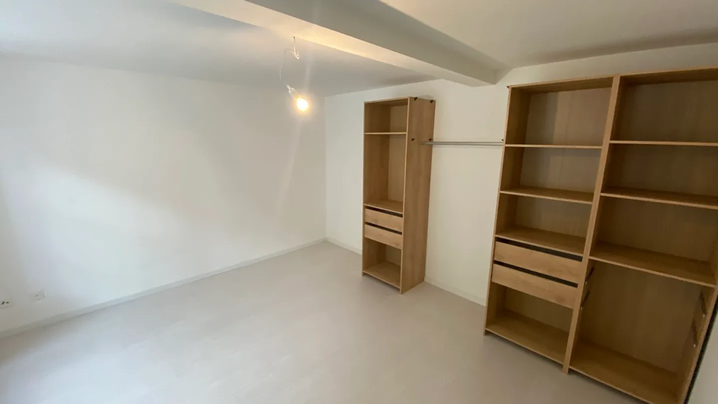 Duplex di 2,5 locali completamente ristrutturato. - Foto 11 di 19