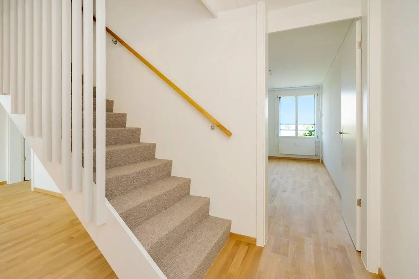 Appartement en maisonette 4.5 rénové au 14ème étage - Photo 6 sur 11