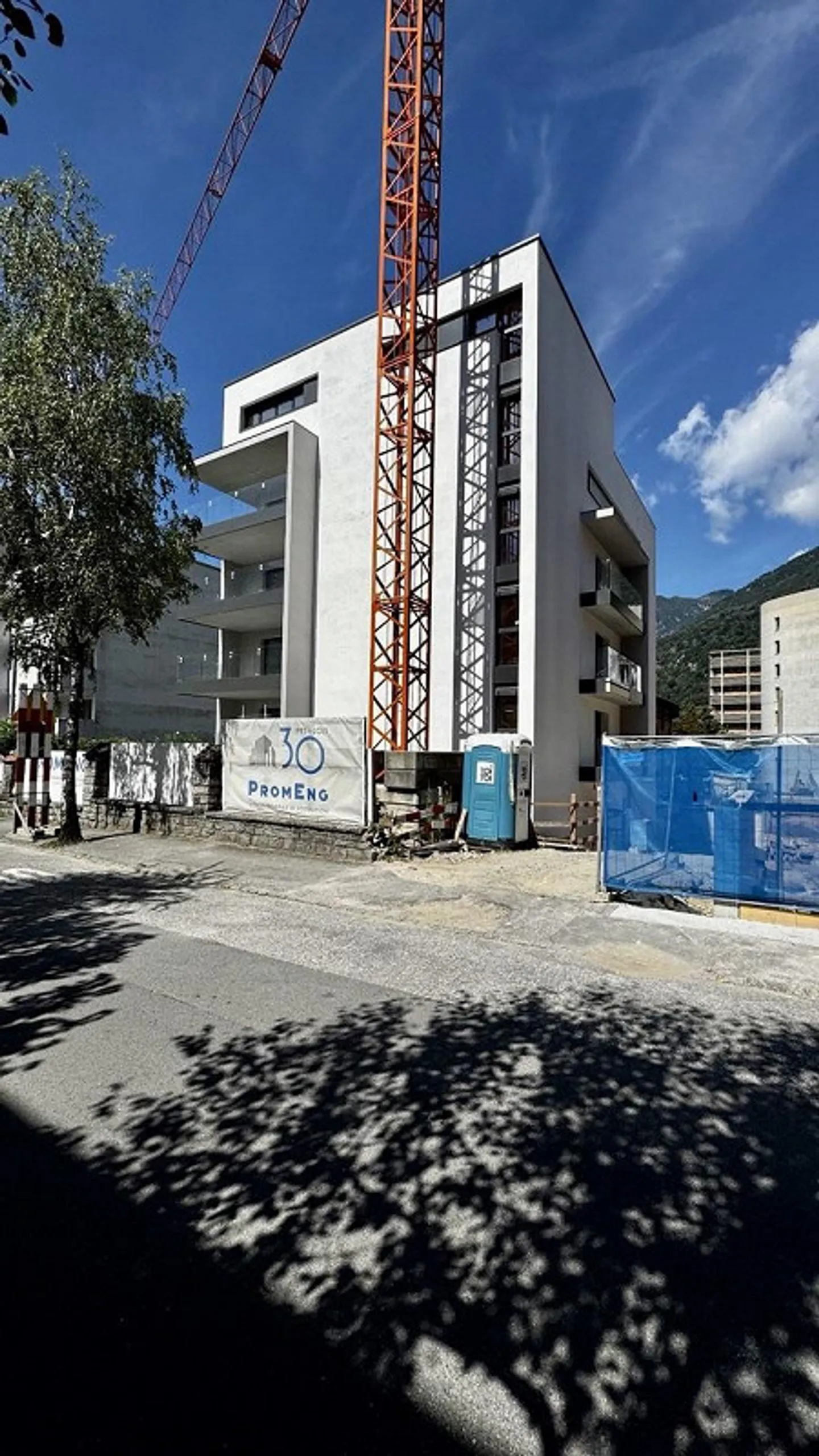 BELLINZONA - ZU VERKAUFEN NEUE 3.5 ZIMMER WOHNUNG MIT GARTEN - Foto 2 von 7