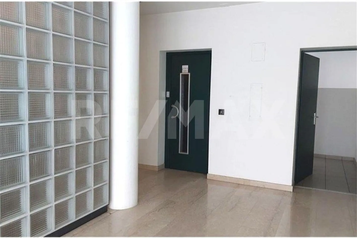 Bright and renovated 2.5-room apartment with terrace - Photo 9 of 11