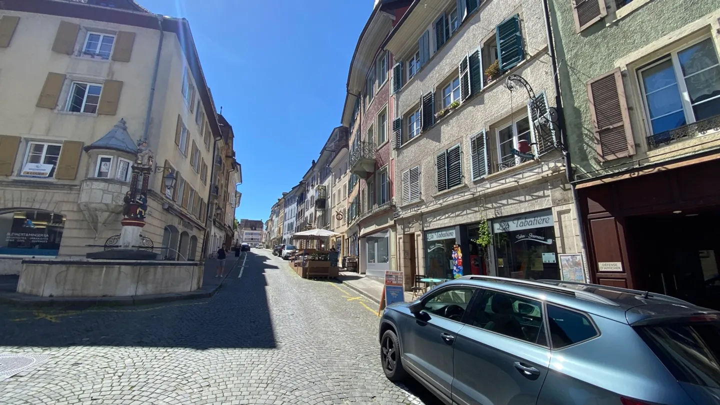 Duplex di 2,5 locali completamente ristrutturato. - Foto 18 di 19