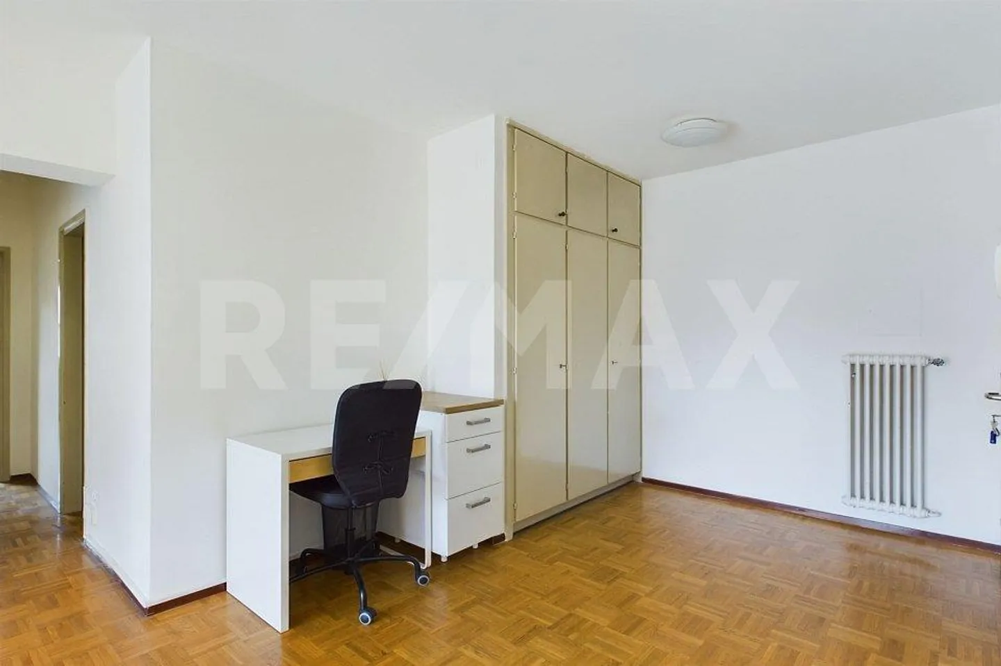Bright and renovated 2.5-room apartment with terrace - Photo 5 of 11