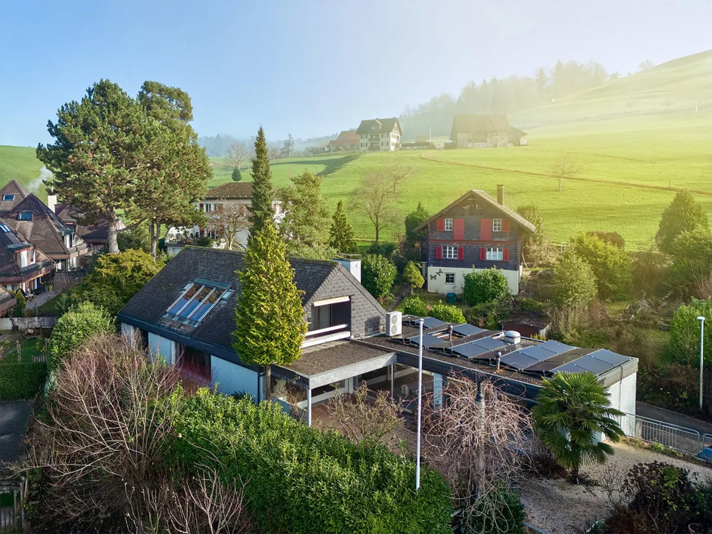 An extraordinary 6 1/2-room property with potential - Photo 1 of 18