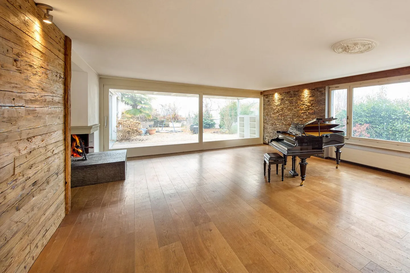 An extraordinary 6 1/2-room property with potential - Photo 4 of 18