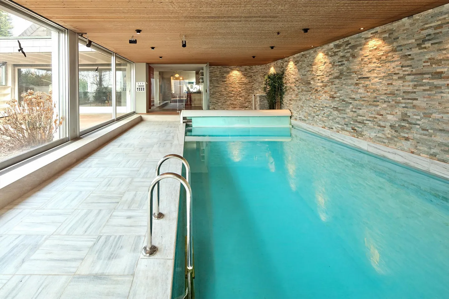 An extraordinary 6 1/2-room property with potential - Photo 11 of 18