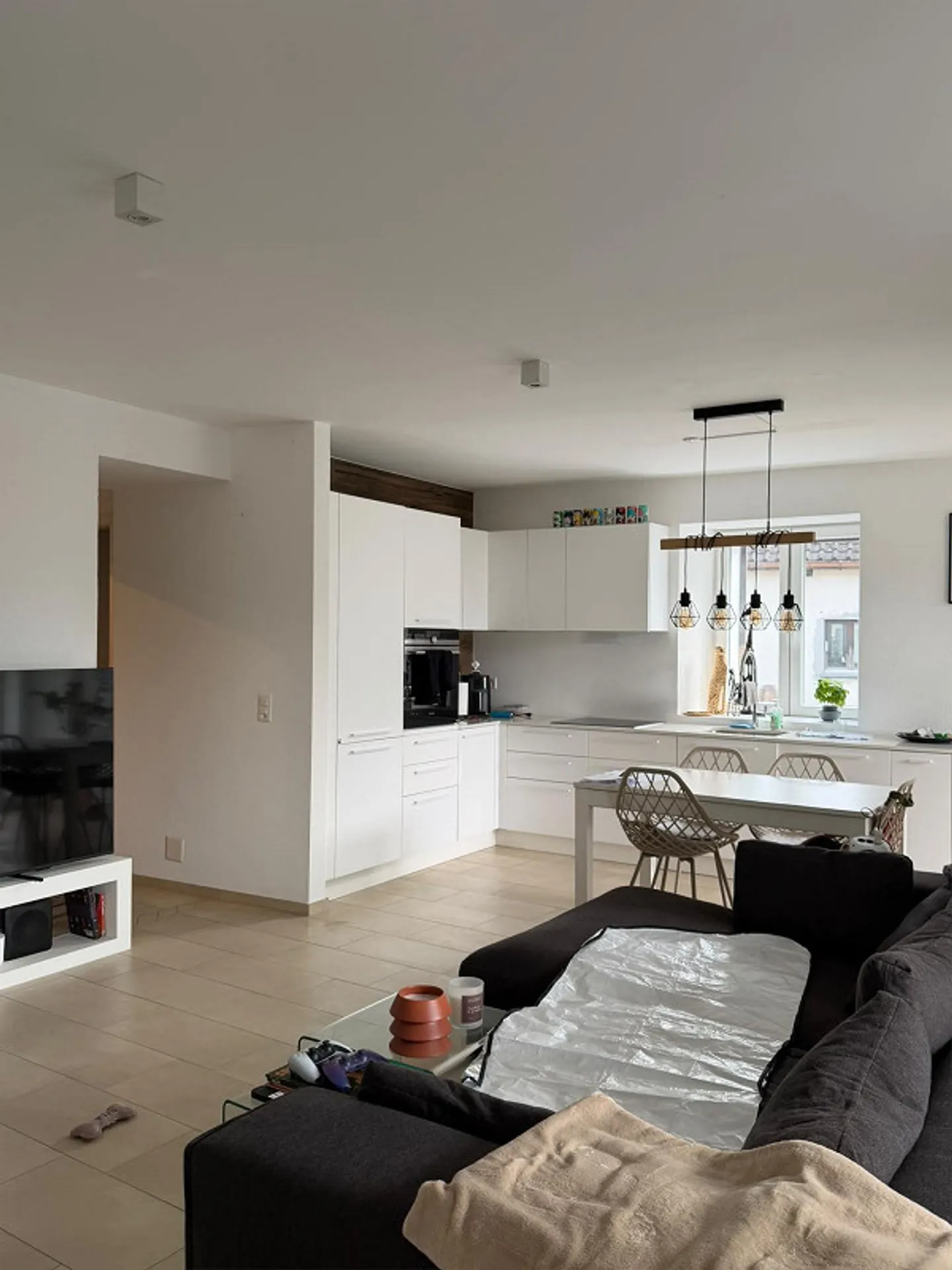 Zu vermieten: 3,5-Zimmer-Wohnung mit Terrasse in Arbedo - Foto 1 von 6