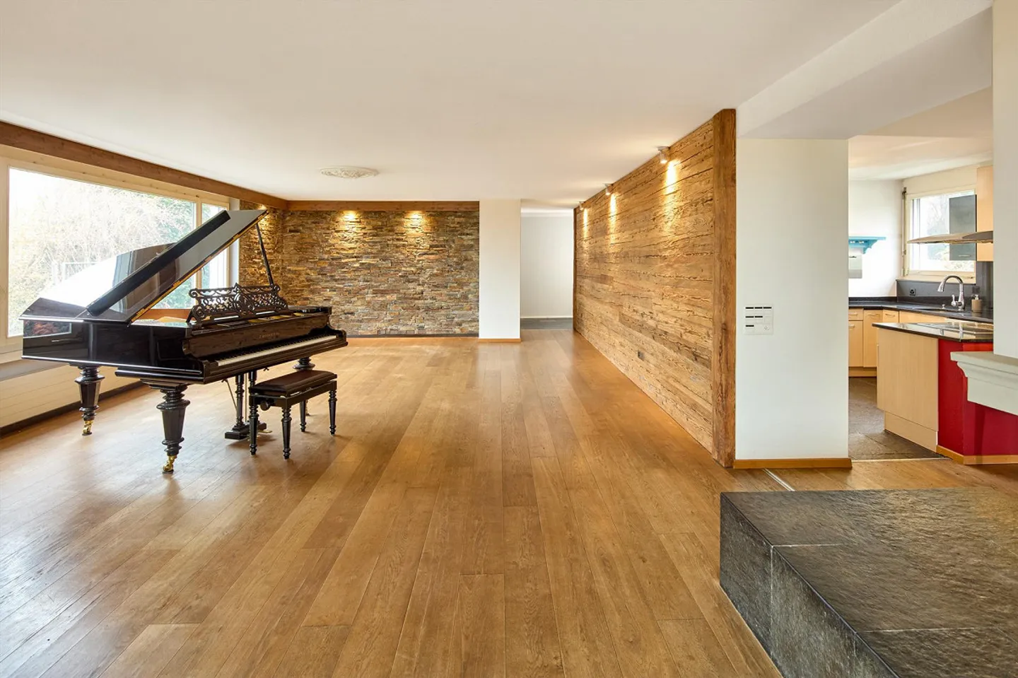 An extraordinary 6 1/2-room property with potential - Photo 5 of 18