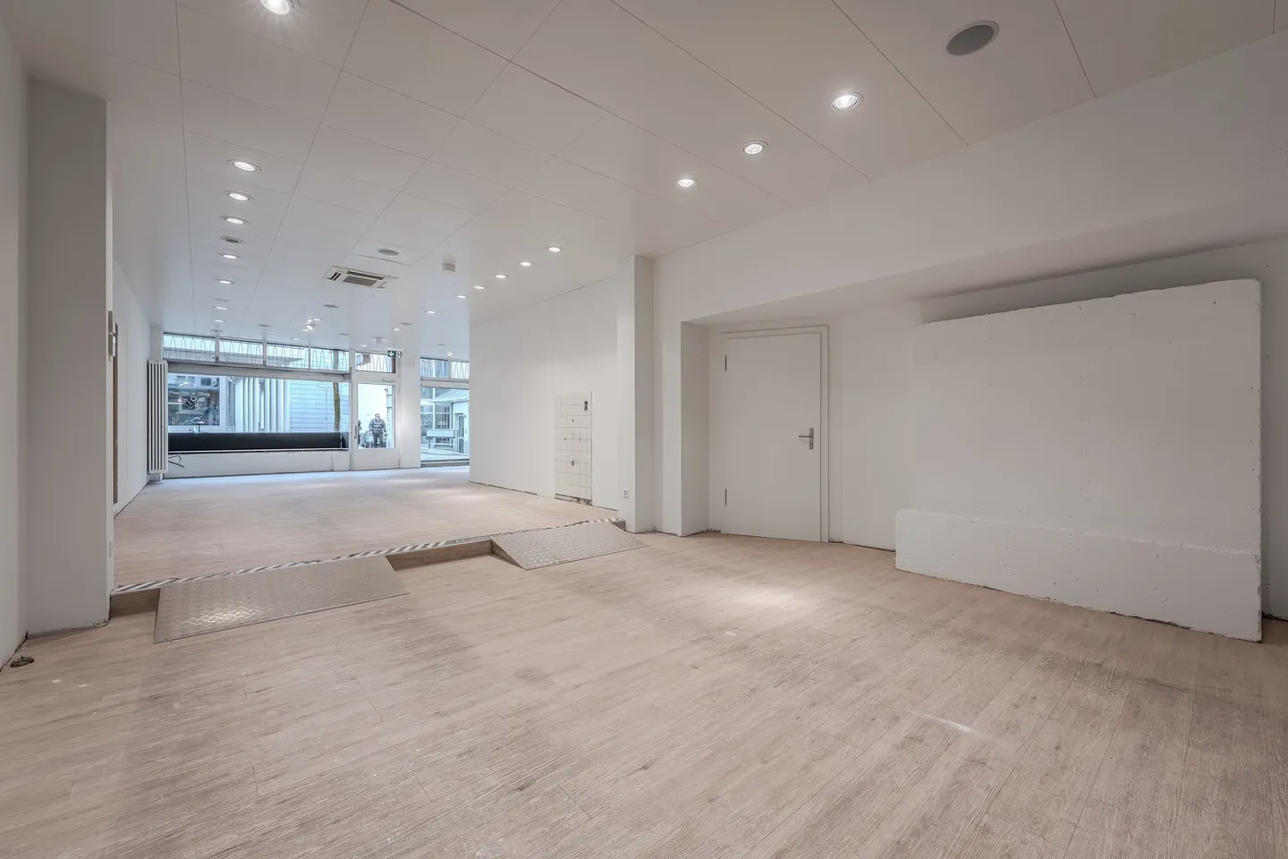 Office space for rent - Photo 3 of 11