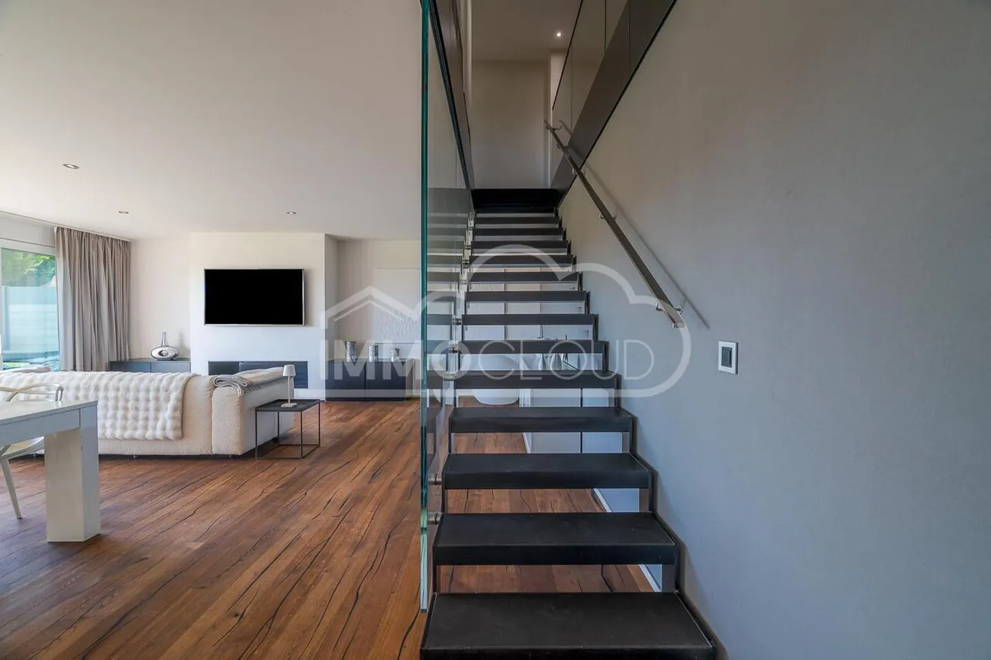 Stunning Duplex with Terrace and Garden - Photo 5 of 12