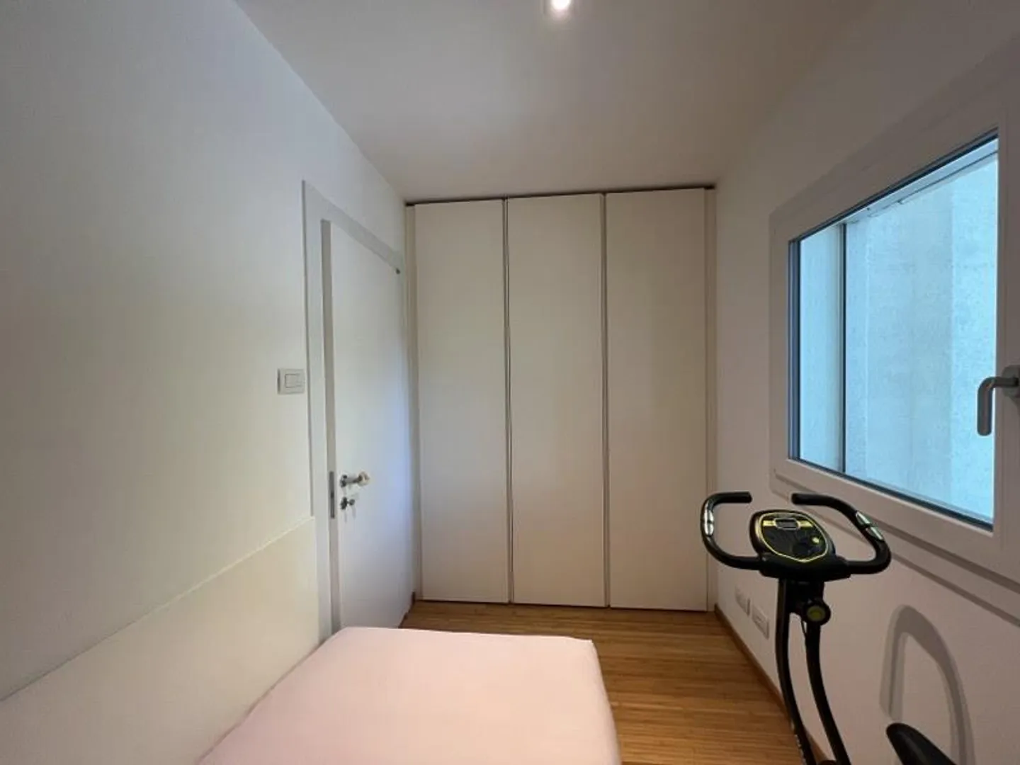 ELEGANTE VILLA MODERNA CON AMPIO GIARDINO - Foto 12 di 13