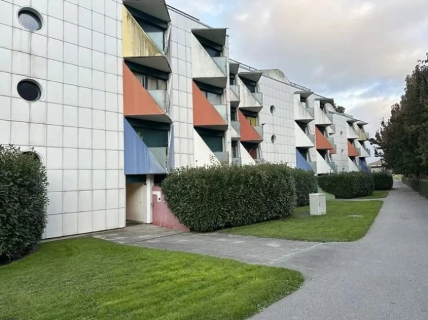 Mischgenutztes Gebäude mieten - Foto 2 von 3