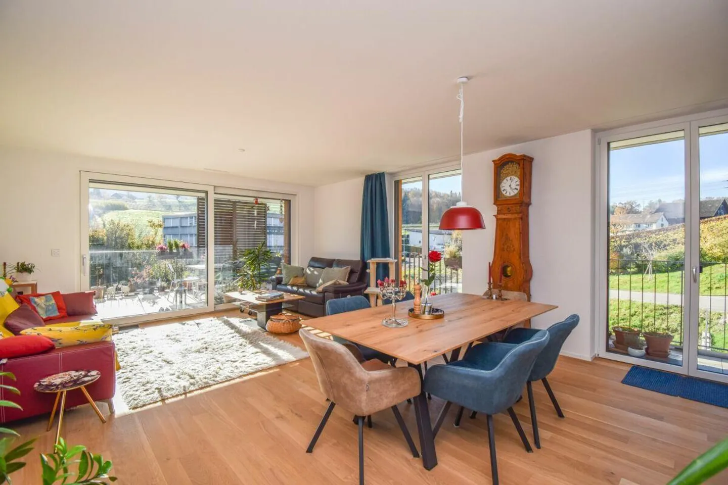 Light-Filled 4.5-Room Apartment with Stunning View of the Vineyards - Photo 4 of 20