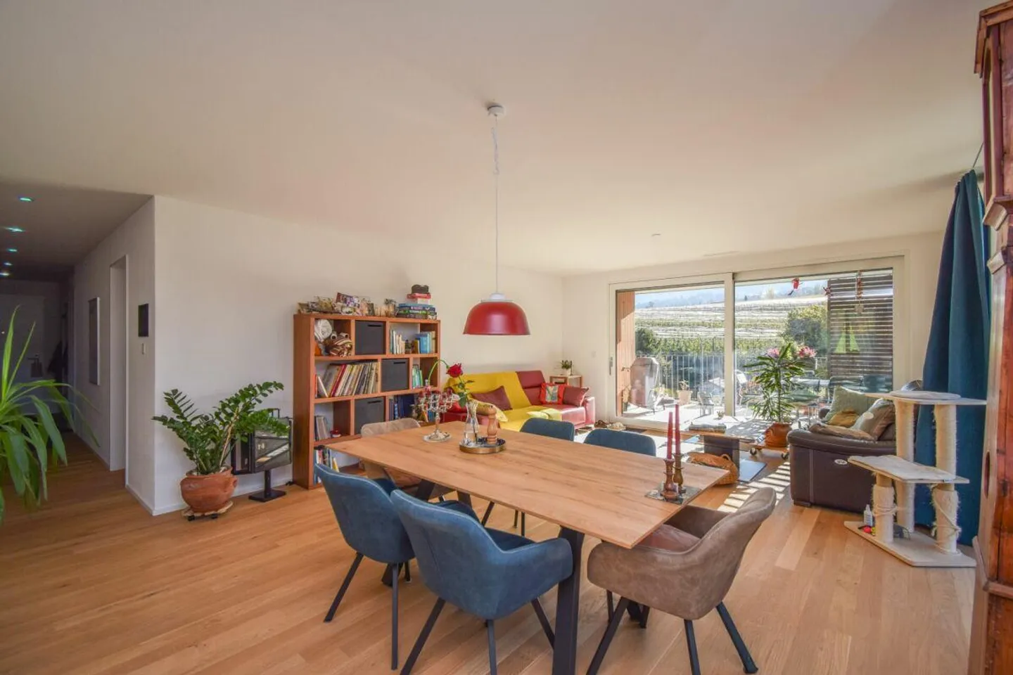 Light-Filled 4.5-Room Apartment with Stunning View of the Vineyards - Photo 5 of 20