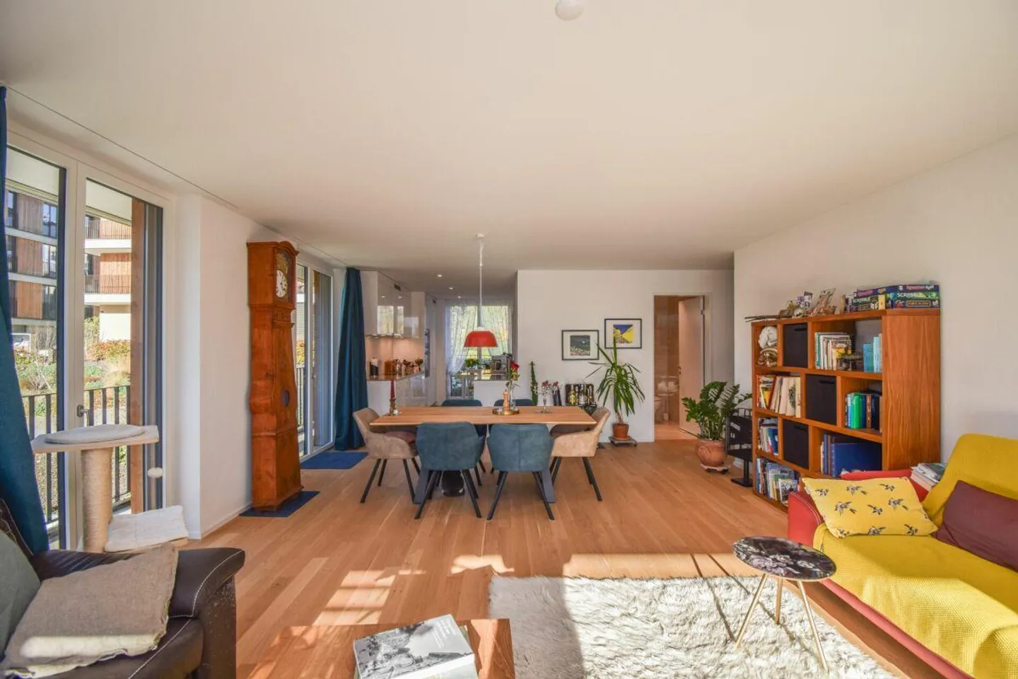 Light-Filled 4.5-Room Apartment with Stunning View of the Vineyards - Photo 6 of 20