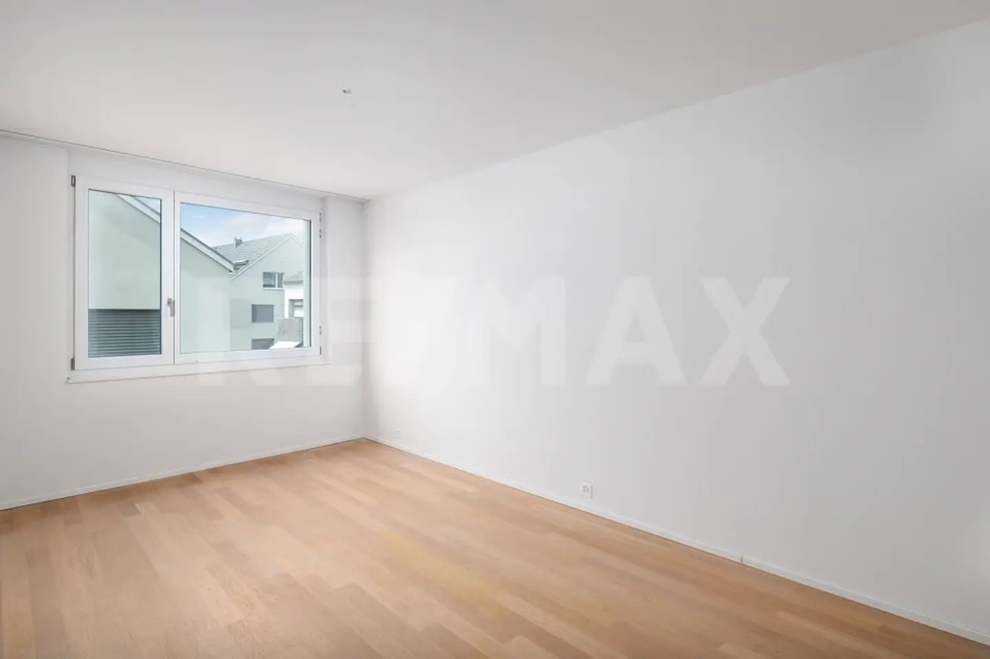 Helle 4.5-Zimmer-Wohnung mit Balkon und Lift   modern und komplett ausgestattet - Foto 12 von 13