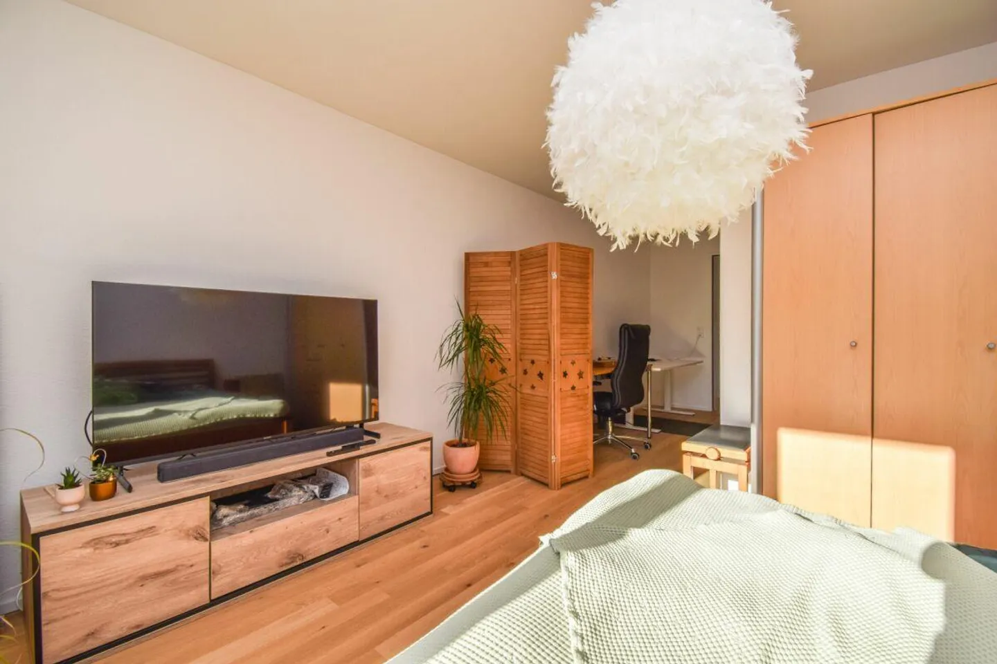 Light-Filled 4.5-Room Apartment with Stunning View of the Vineyards - Photo 12 of 20