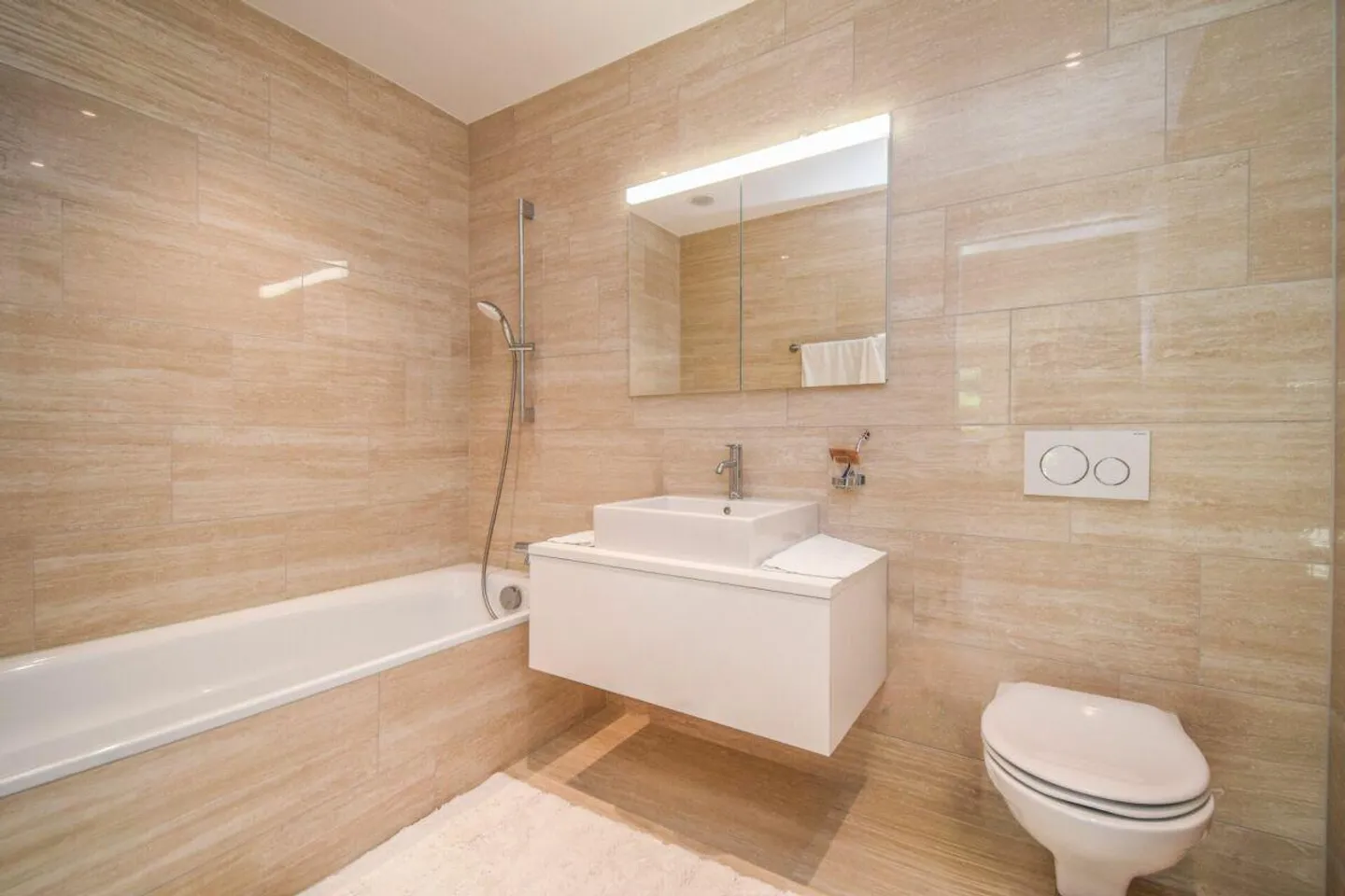 Light-Filled 4.5-Room Apartment with Stunning View of the Vineyards - Photo 16 of 20