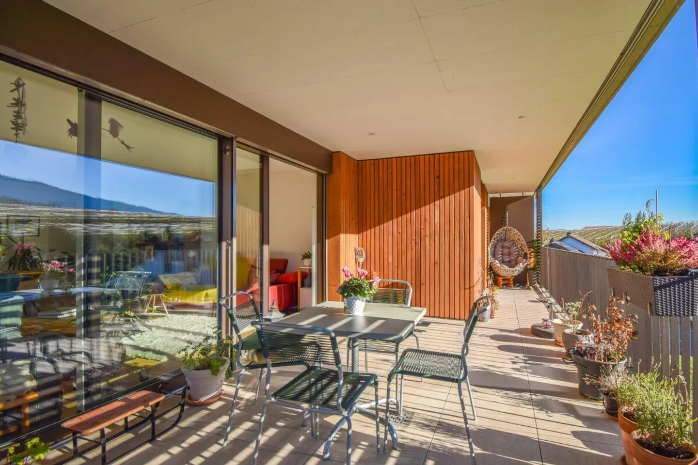 Light-Filled 4.5-Room Apartment with Stunning View of the Vineyards - Photo 18 of 20