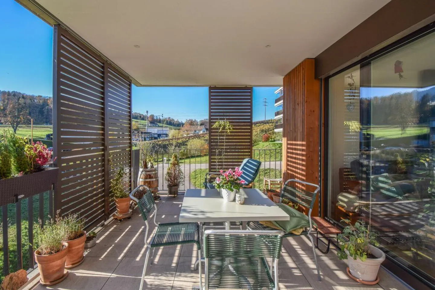 Light-Filled 4.5-Room Apartment with Stunning View of the Vineyards - Photo 19 of 20