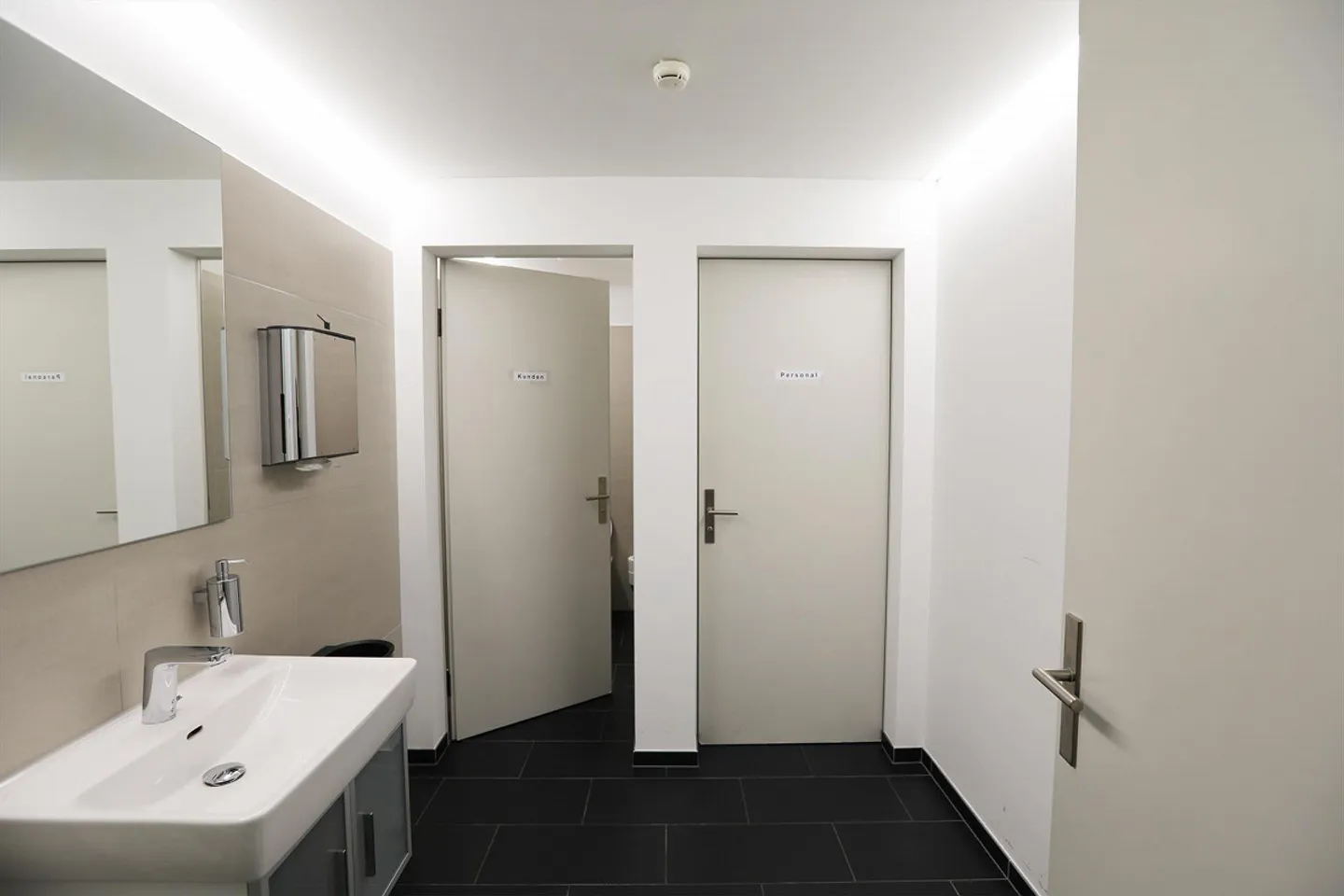 EX STANZA DI COMMUTAZIONE CENTRALE HEERBRUGG - Foto 3 di 10