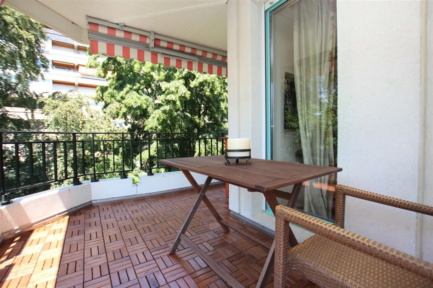 Spacious Apartment with Terrace - Photo 4 of 9